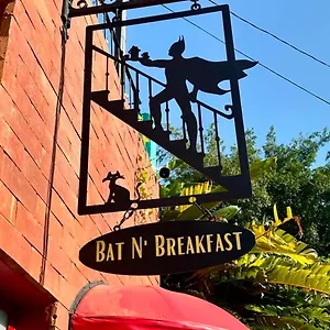  Hostel Bat N Breakfast No Beco Do Batman Brazil